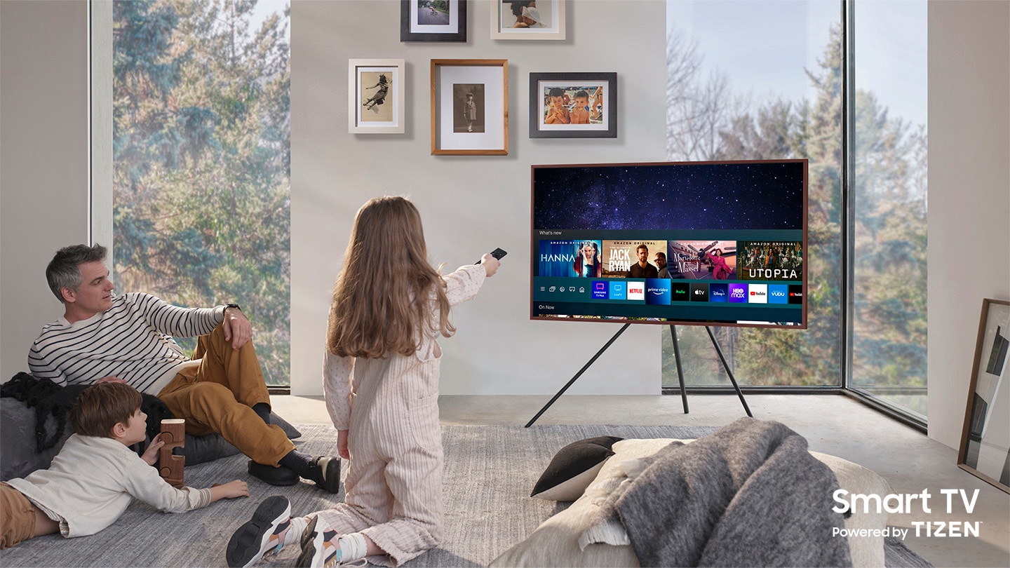 Samsung the frame 43. Телевизор Samsung the frame 2021. Samsung 43"QLED Smart TV 4k UHD (qe43q60abuxru). The frame 2021 qe Samsung телевизор. Комната с телевизором.