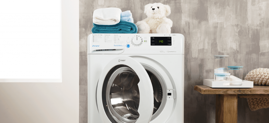 Стиральная машина можга. Indesit BWSA 71052 L B. Indesit BWSE 71252 L B 1. Стиральная машинка Индезит узкая. Indesit BWUA 51051 L B.